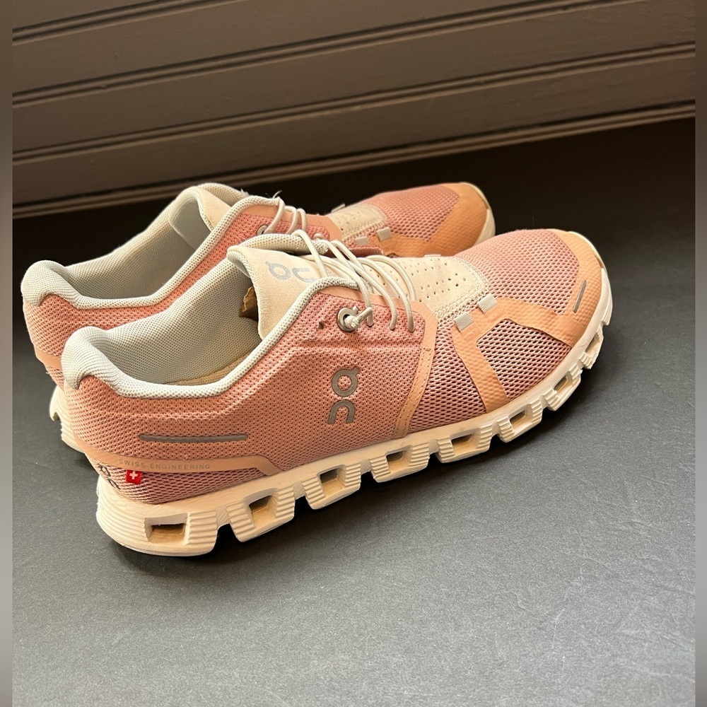On Running Coral and Cream Athletic Shoes women’s size 7.5 - Picture 9 of 11